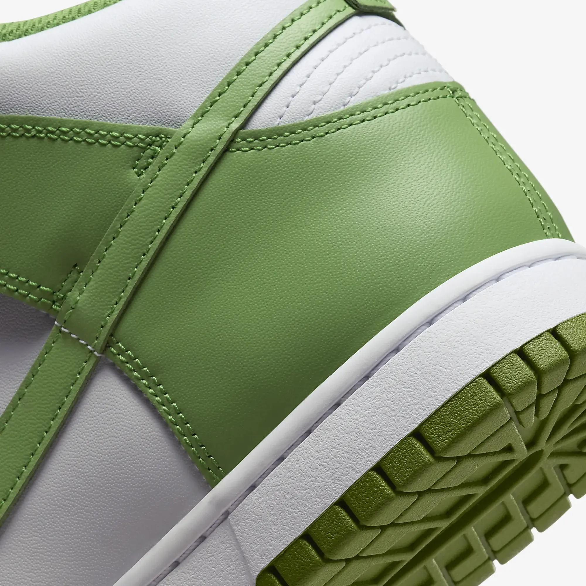 DUNK HIGH RETRO 'WHITE/CHLOROPHYLL-WHITE'