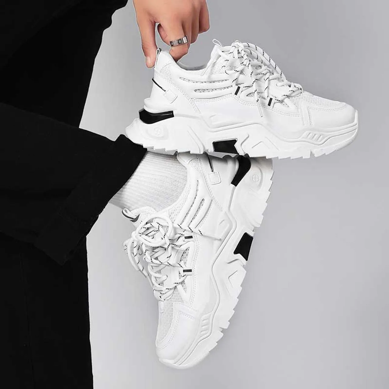 White casual mesh vamp sport shoe sneaker